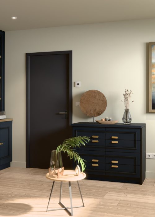 Aménagement élégant avec mobilier bleu nuit, commode à tiroirs dorés et bibliothèque intégrée sur mesure dans une pièce de vie contemporaine.